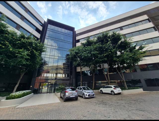 1,066M² OFFICE TO LET IN SANDTON CENTRAL